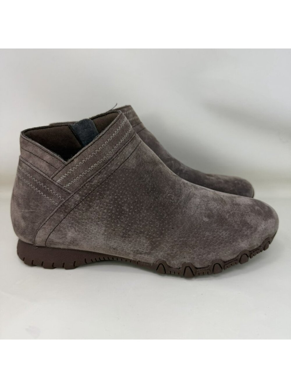 Skechers Relaxed Fit Suede Ankle Boots Booties Brown Women’s Size 8